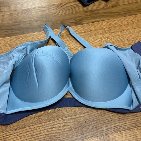 Victoria’s Secret Sports Bra - Picture 2 of 5